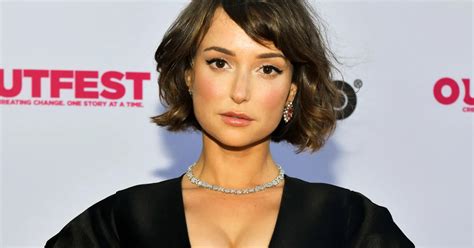Feb 14, 2023 · This Is Us star Milana Vayntrub has an average height of 5 feet 3 inches or 160 cm (1.6 m). Milana’s stunning petite figure perfectly gels with all sorts of roles she portrays on-screen. Milana is in her 30s and enjoying motherhood while keeping herself in the best shape. The AT&T commercial star weighs around 57 kg or 126 pounds, maintaining ... 
